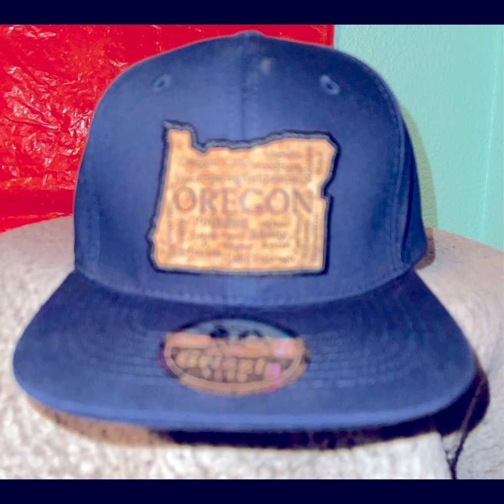 Mens Snapback "Oregon State Outline" Hat NWOT